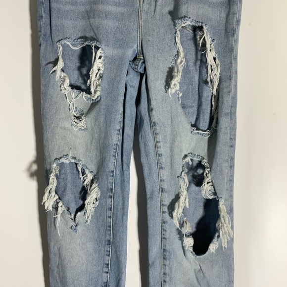 BDG Urban Outfitters Mom High Rise Highly Distressed Lite Blue Denim Size 26 - Picture 7 of 16